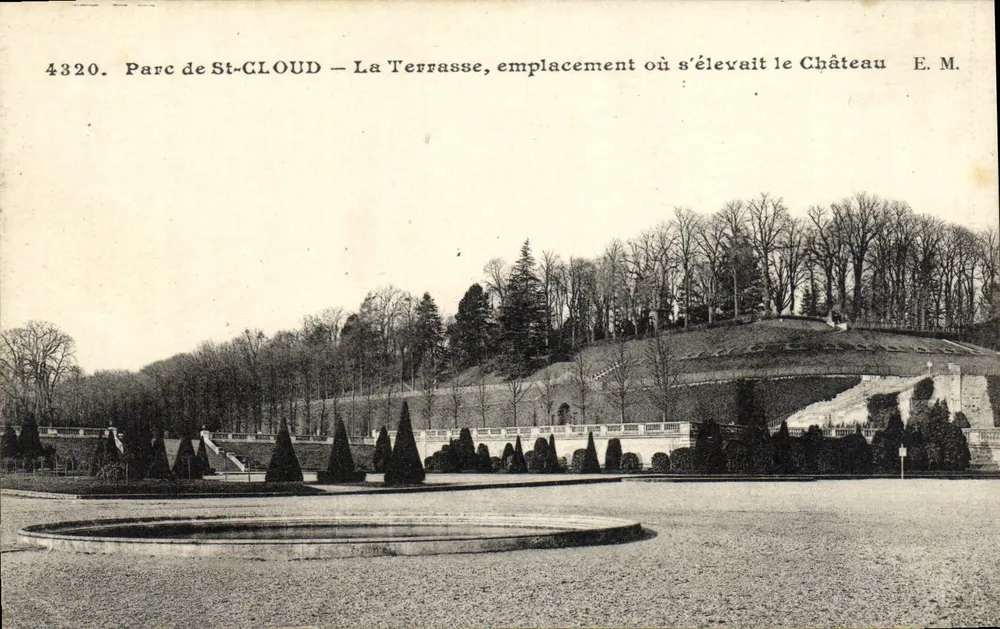 Parque de St-Cloud — A Terrasse, local onde se erguia o Castelo — E. M. - Frente