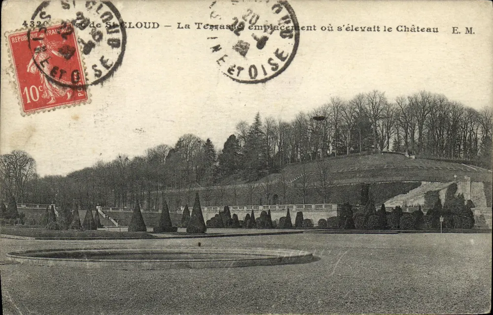 Saint-Cloud — A Terrasse, local onde se erguia o Castelo — E. M. - Frente
