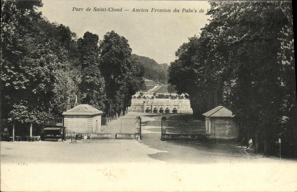 Parc de Saint-Cloud — Altes Fronton des Palais de l'Échiquier — Éditeur Bosquet - Vorderseite