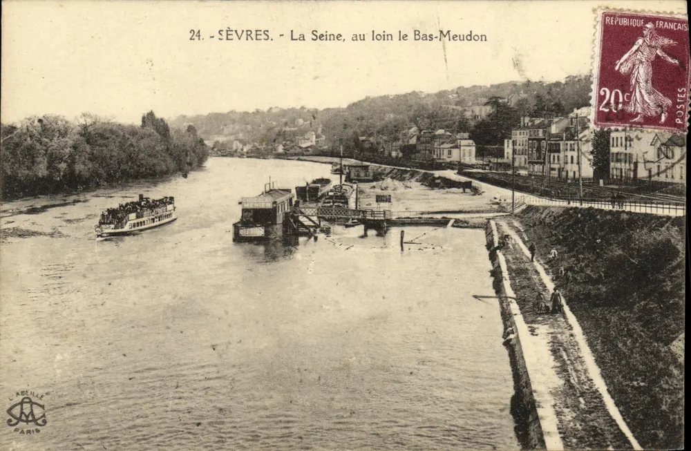 Sèvres - La Seine, au loin le Bas-Meudon — L'Abéille, Paris, n°24 - Recto