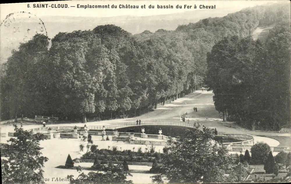 Saint-Cloud — Lage des Schlosses und des Bassins Fer à Cheval — Rue l'Abeille - Vorderseite