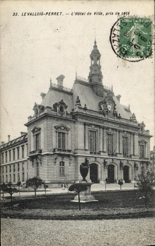 Levallois-Perret — Das Rathaus, seitlich betrachtet — unbekannter Verleger, Nr. 33 - Vorderseite