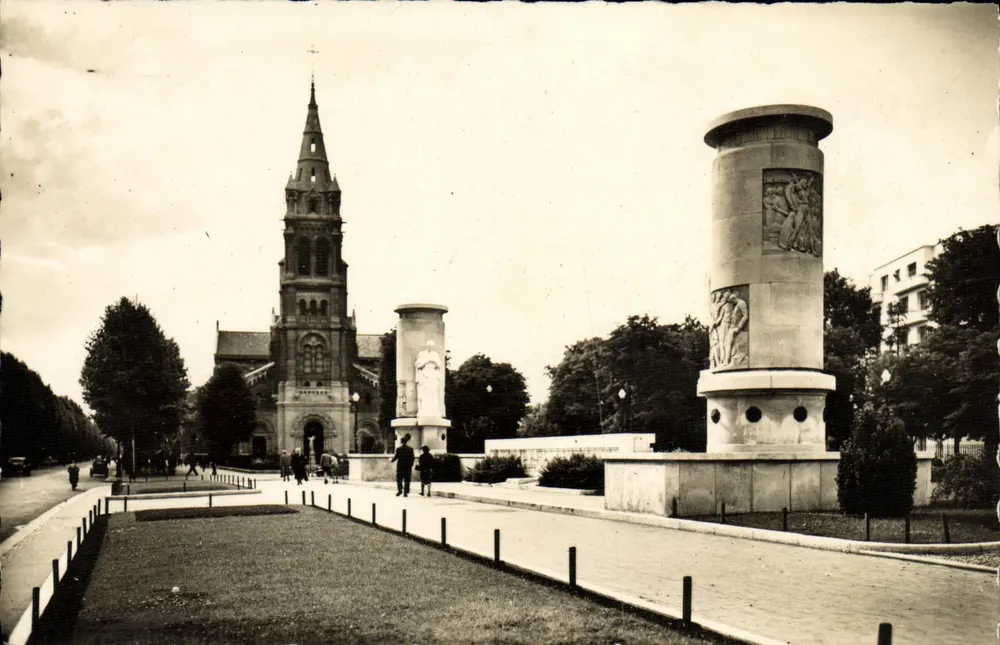 Neuilly-sur-Seine — Kirche Saint-Pierre und Denkmal der Friedenswächter — Edition Art 'Guy' - Nesquis - Vorderseite
