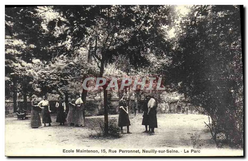 Schule Maintenon, 15 Rue Perronnet, Neuilly-sur-Seine — Der Park - Vorderseite