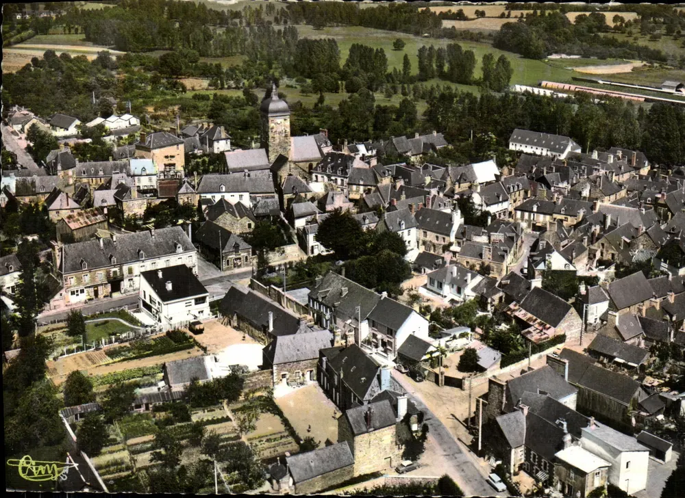 Antrain (35) — Vue générale aérienne — Gombier Imp. Macón - Frente
