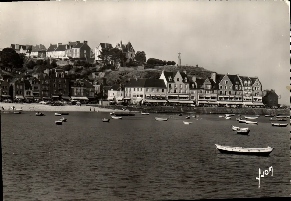 Cancale (Ille-et-Vilaine) — O Cais do Gambetta e os Hotéis — Edições J.F.M. - Frente