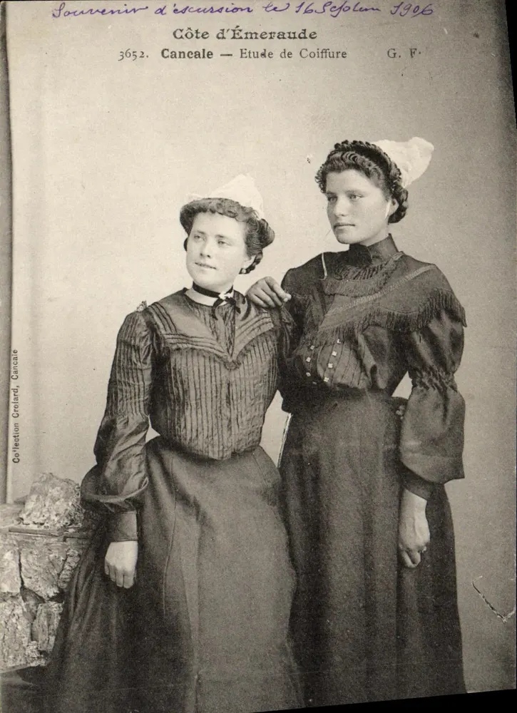 Duas mulheres — Costa da Esmeralda, Cancale — Estudo de Cabelo, G. F. — Coleção Crolard, Cancale - Frente