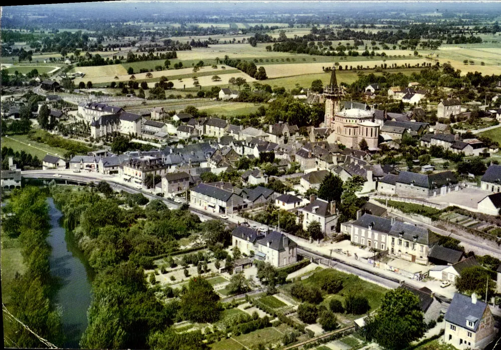 Châteaubourg (Ille-et-Vire) — Vista geral aérea — Imprimeur A. 35.068.00.7928 - Frente
