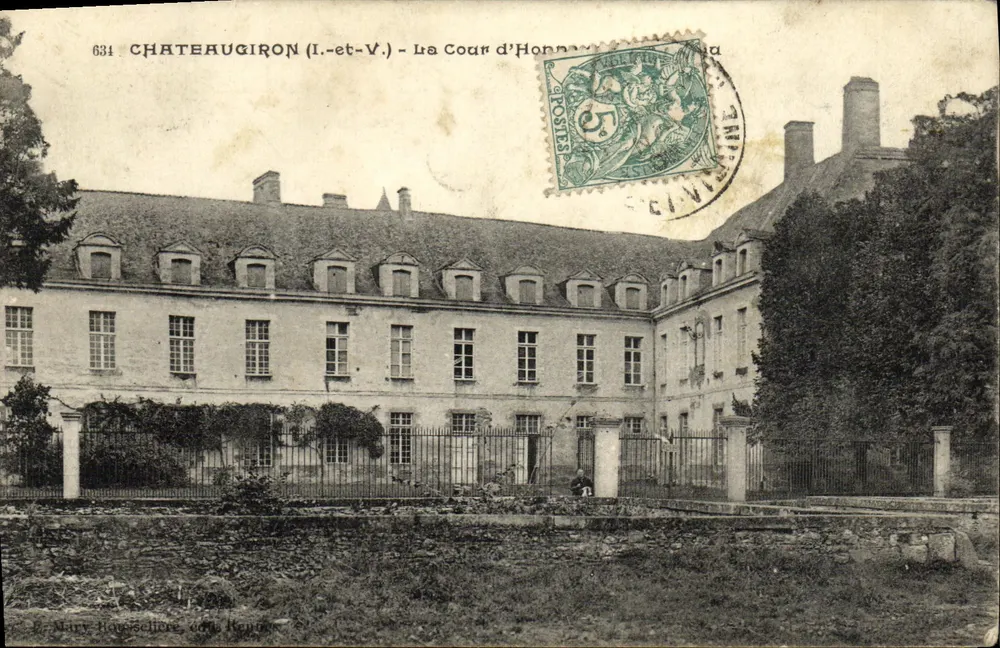 Châteaugiron (Il-et-V.) — La Cour d'Honneur — Editore: E. Nary, Havrechère - Recto