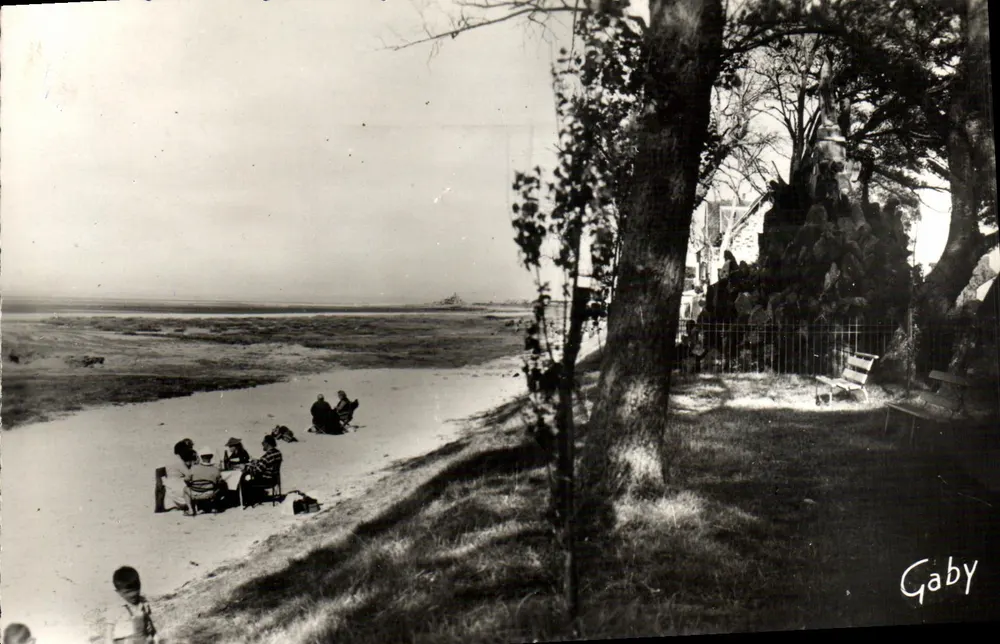 Der Strand und der Felsen Notre-Dame de la Garde — Mont Saint-Michel im Hintergrund — Éditions Gaby, Nr. 11 - Vorderseite