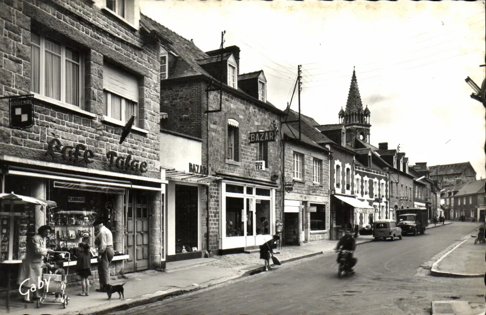 Vista da rua principal em Combourg — editor Gaby - Frente