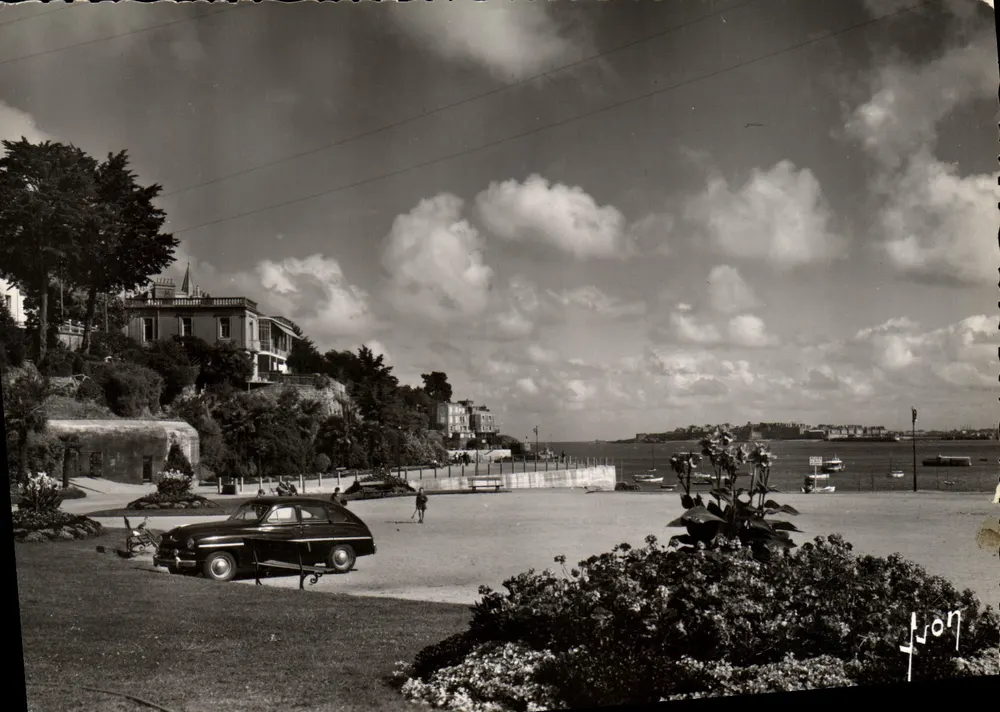 Dinard (Ille-et-Vilaine) - Platz in Richtung des Priors - In der Ferne St-Malo — Les Éditions d'Art - Vorderseite