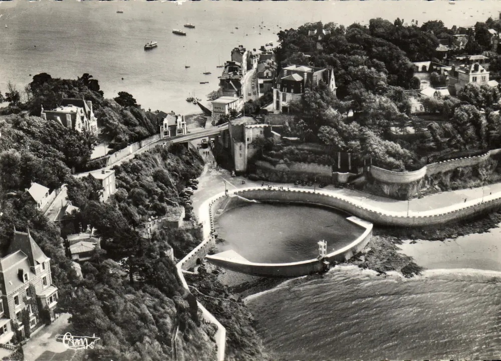 Dinard (Ille-et-Vilaine) — Vista aérea — 6915 — A Piscina e o Ponte Émeraude — J. Combier - Frente