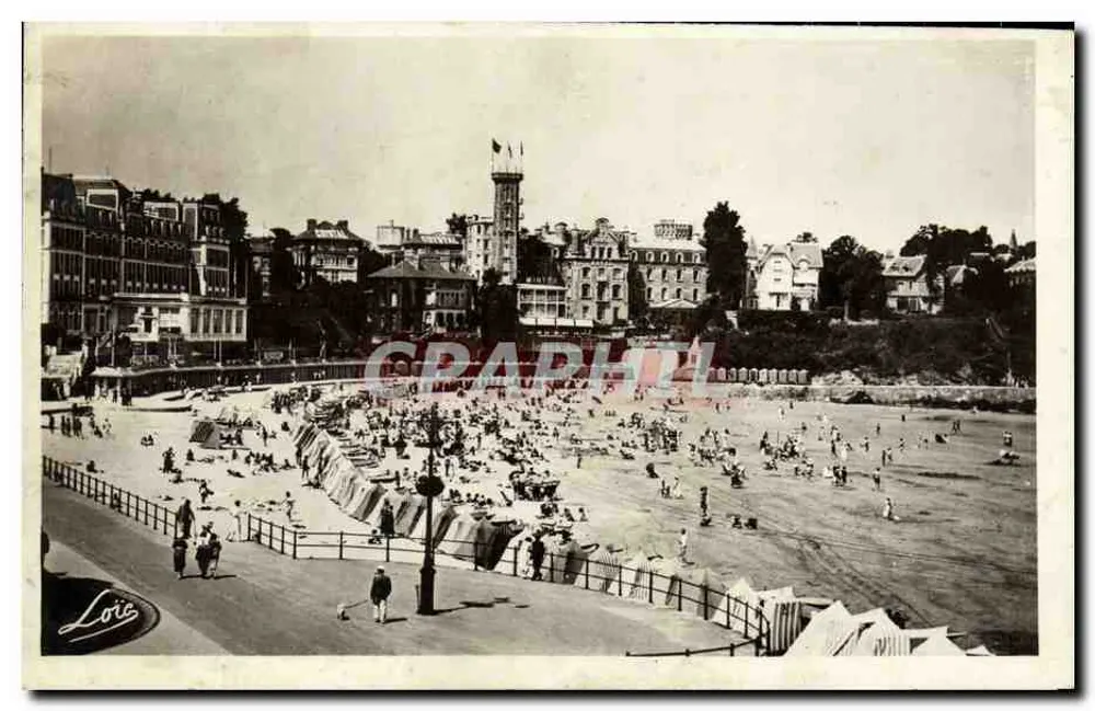 Dinard — Lebendiger Strand — Cote d'Émeraude, Hotel Royal und Crystal Hotel - Vorderseite