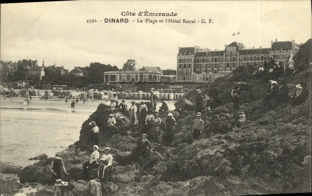 Costa de Émeraude - A Praia e o Hotel Royal - G. F. - Frente