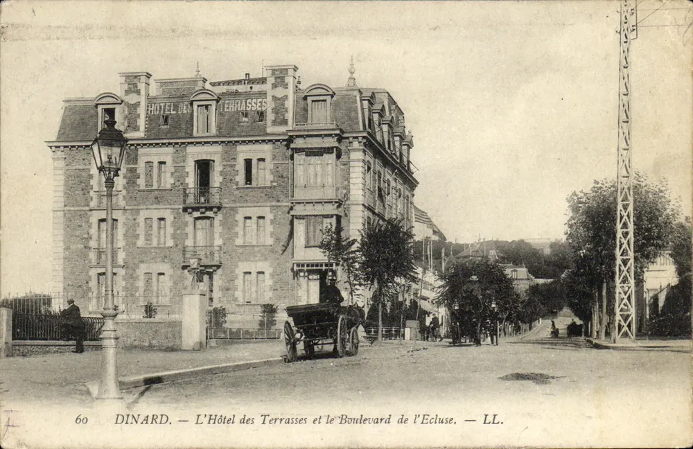 Dinard — Das Hotel des Terrasses und der Boulevard de l'Ecluse — LL. — n°60 - Vorderseite