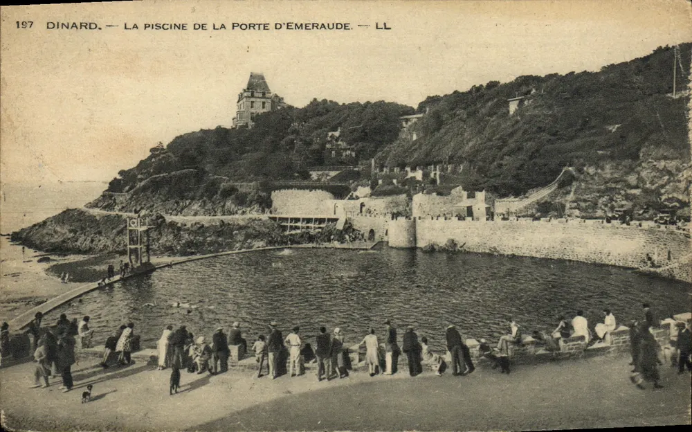 Dinard — Die Schwimmbecken Porte d'Émeraude — LL - Vorderseite