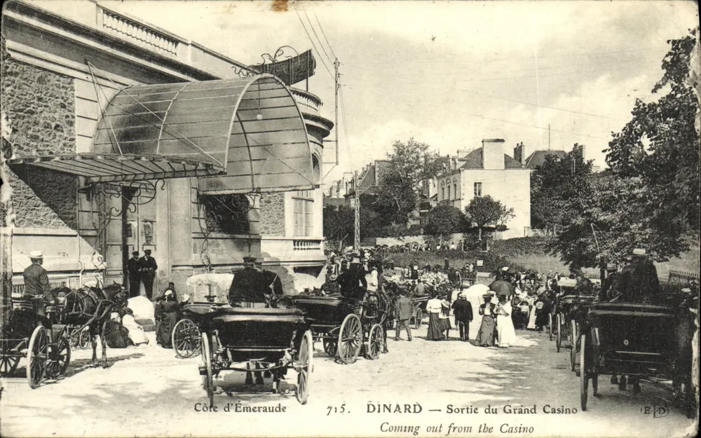 Dinard — Sortie du Grand Casino — Côte d'Émeraude, n°715 - Frente