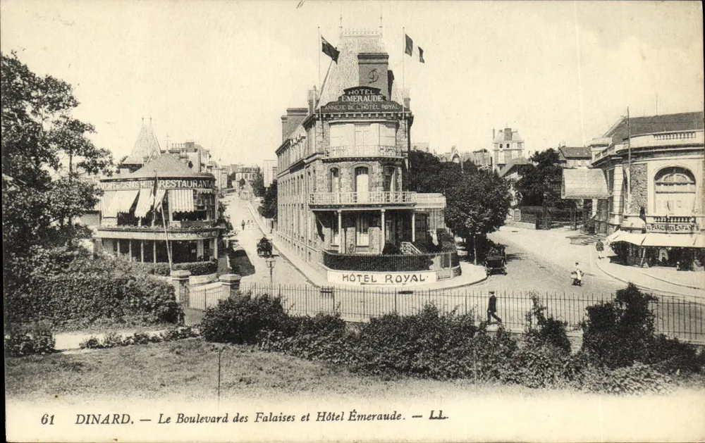 Dinard — Der Boulevard des Falaises und das Hotel Émeraude — LL - Vorderseite