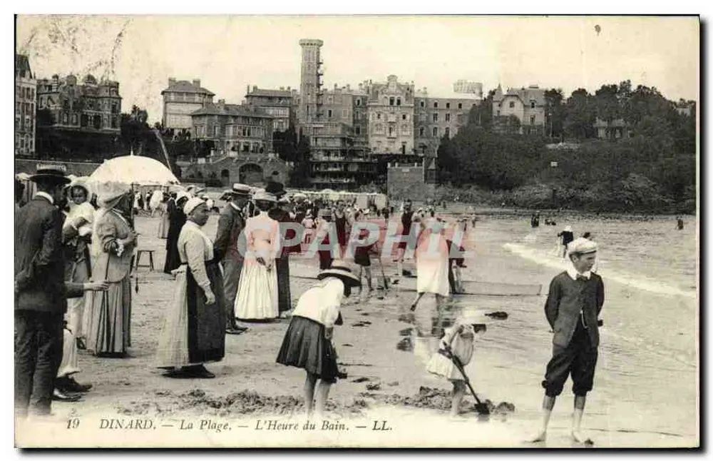 Dinard — La Plage — L'Heure du Bain — LL. - Recto