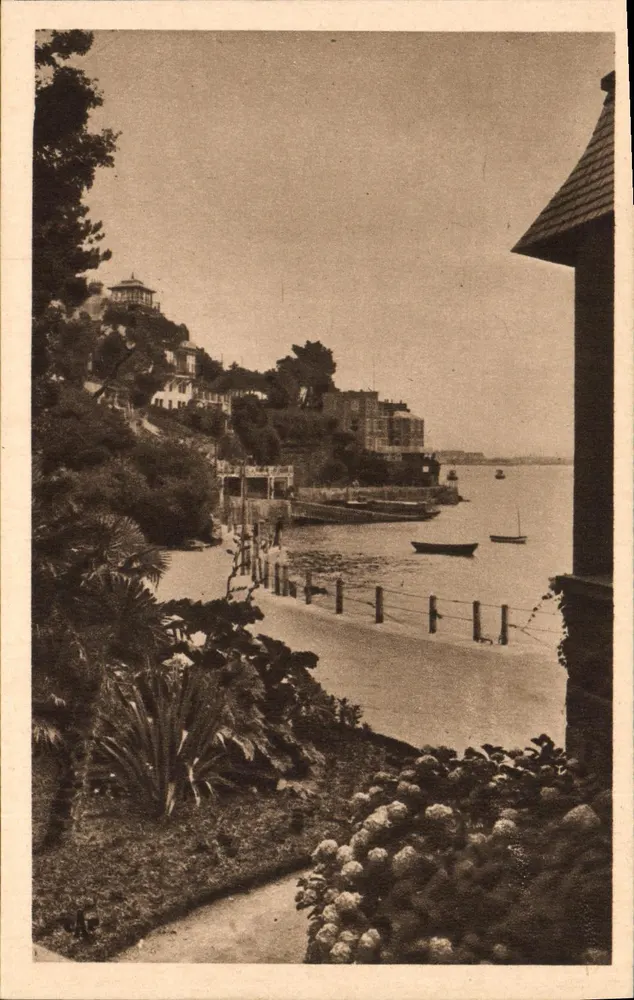 Dinard — Ein Stück der Promenade du « Clair de Lune » — C° des Arts Photomécaniques, Paris - Vorderseite