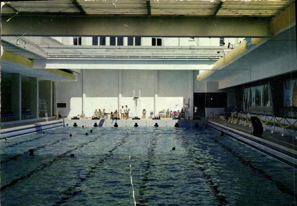 Dinard - Innenraum der Olympischen Schwimmhalle (warmes Meerwasser) — hergestellt vom Ingenieurbüro in der Nähe der Stadt Dinard als Auftraggeber — Nr. (69) - Vorderseite