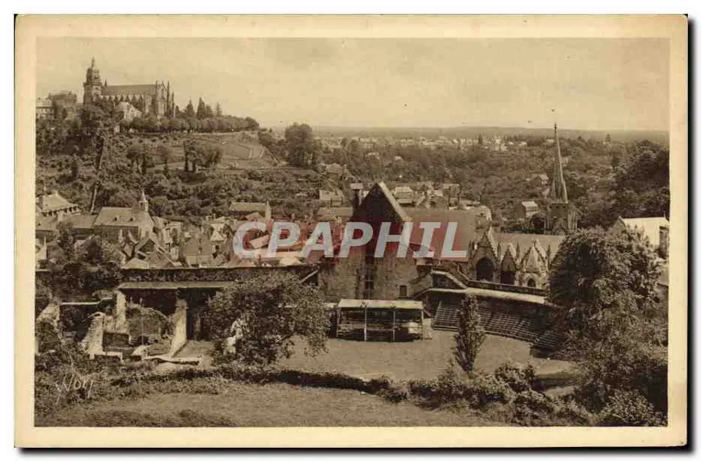 Fougères — Innenhof des Schlosses und untere Stadt — Les Éditions d'Art YVON - Vorderseite