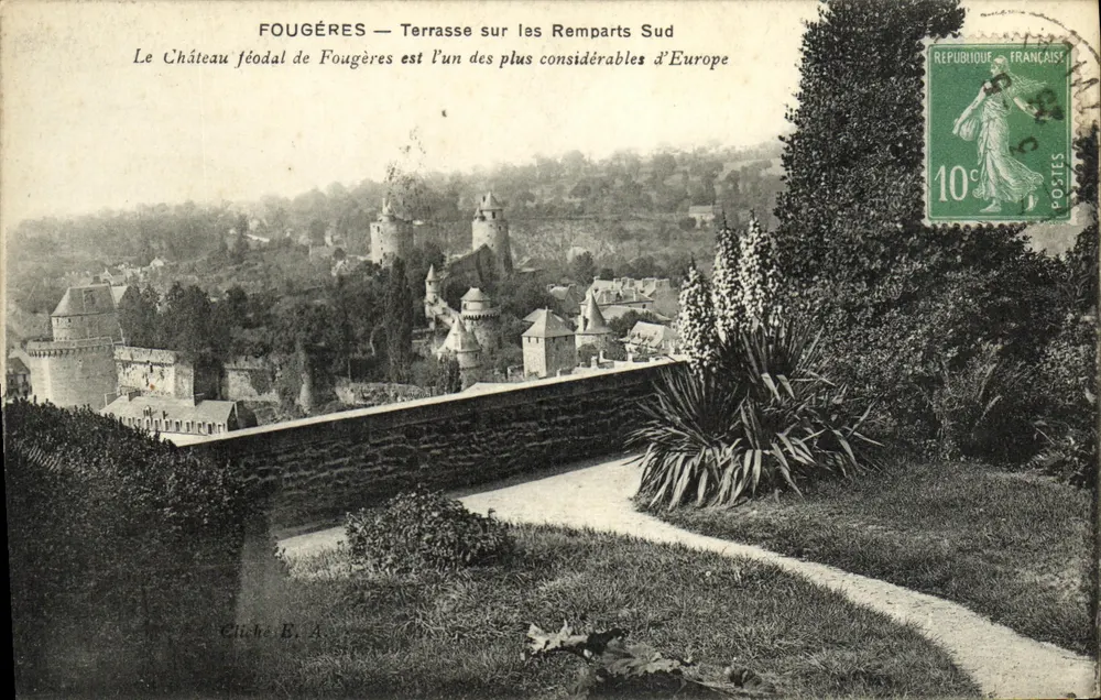 Fougères — Terrasse an den südlichen Mauern — Das feudale Schloss von Fougères ist eines der beeindruckendsten Europas - Vorderseite