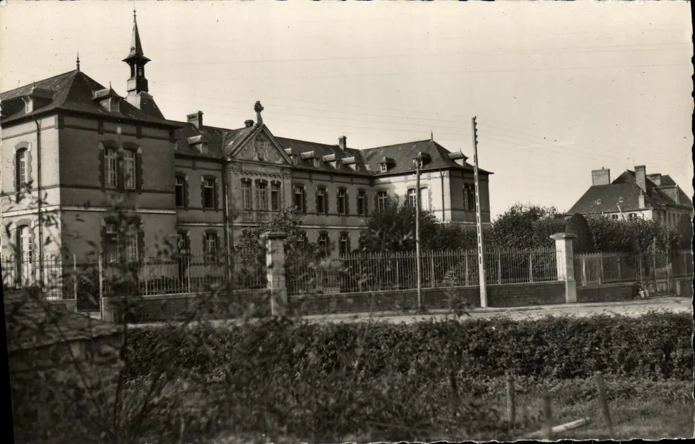 La Guerche-de-Bretagne — Krankenhaus-Obdachlosenhaus und Waisenhaus — Edition Désert - Vorderseite