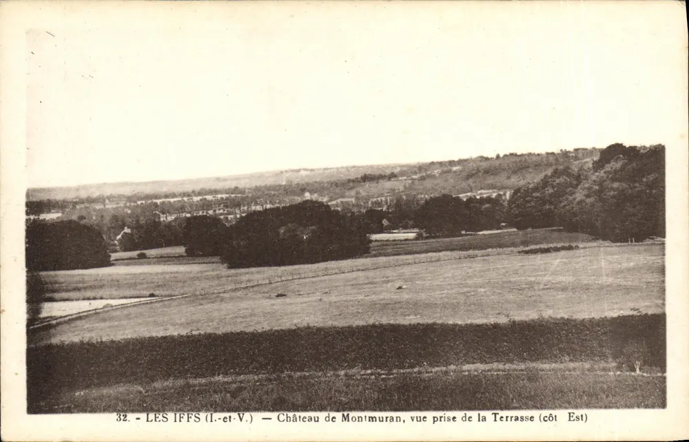 Les Iffs (I.-et-V.) — Schloss Montmuran, Blick vom Terrassenbereich (Ostseite) - Vorderseite