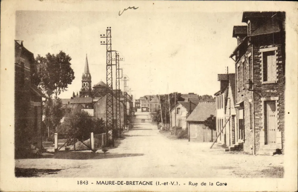 Maure-de-Bretagne (Il.-et-V.) — Rue de la Care — Photo A. Dovias - Frente