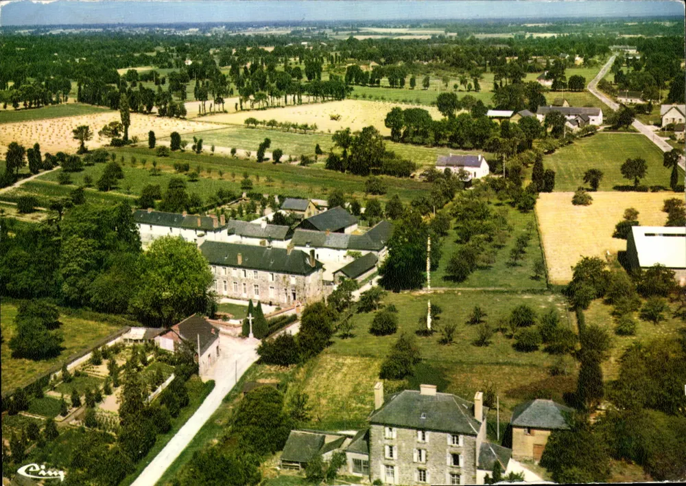Melesse (L.-et-V.) — A casa de repouso (visão aérea) — Cimy - Frente