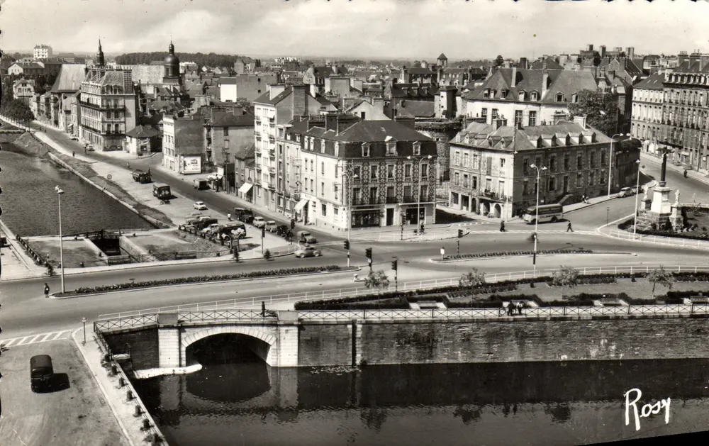 Rennes — Quai Saint-Cyr und Place Maréchal-Foch — F. Chapeau, Verlag, Nantes - Vorderseite