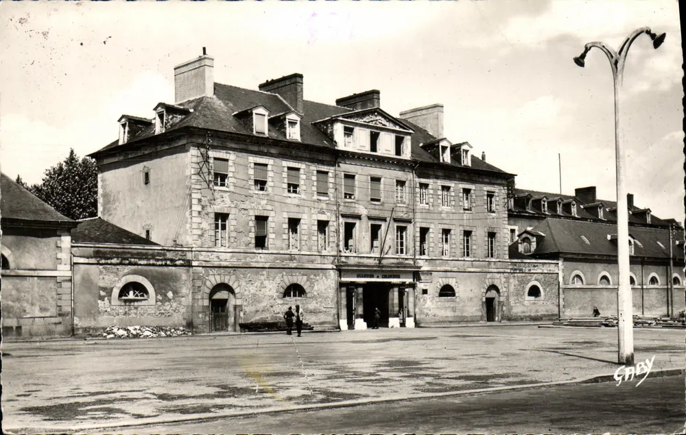 A Caserna Colombier — Rennes (Ille-et-Vilaine) — Edições Gaby - Frente