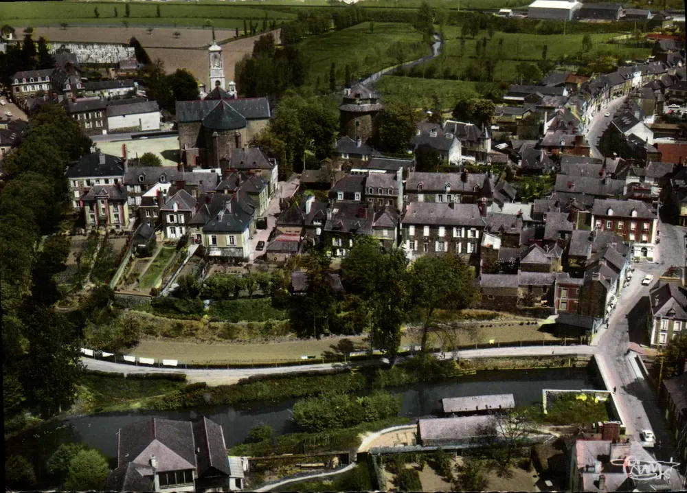Montfort-sur-Meu — Luftbild — Combier Drucker (71.S.&L.) - Vorderseite