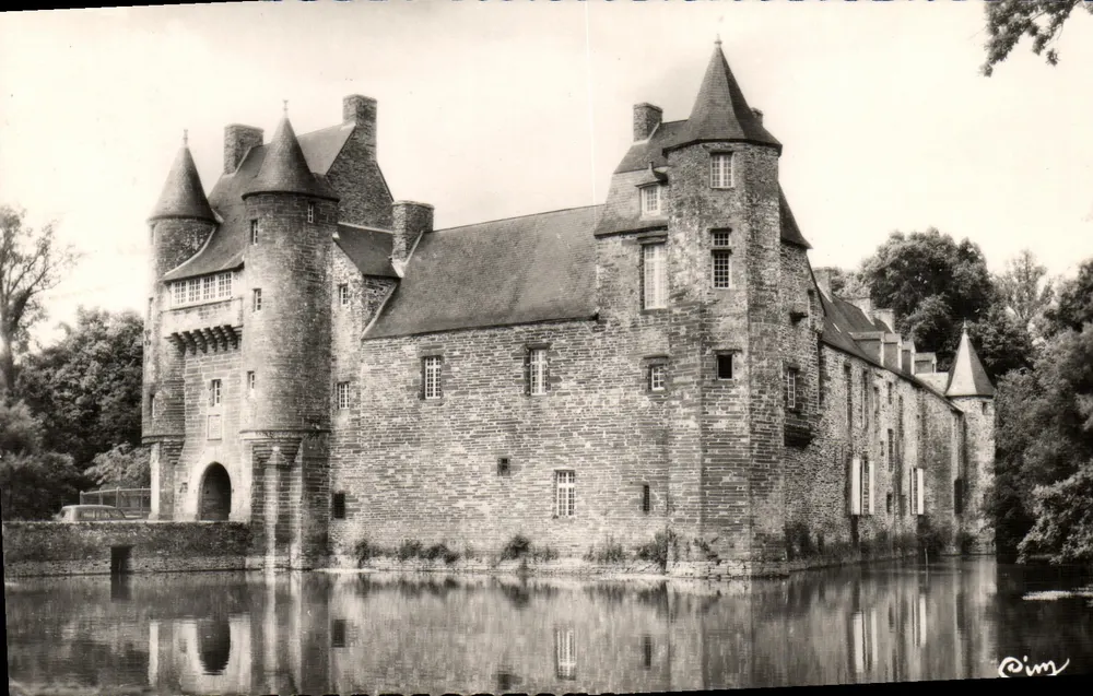 Paimpont (Ille-et-Vilaine) — Castelo de Trécesson — Commer Impressor - Frente