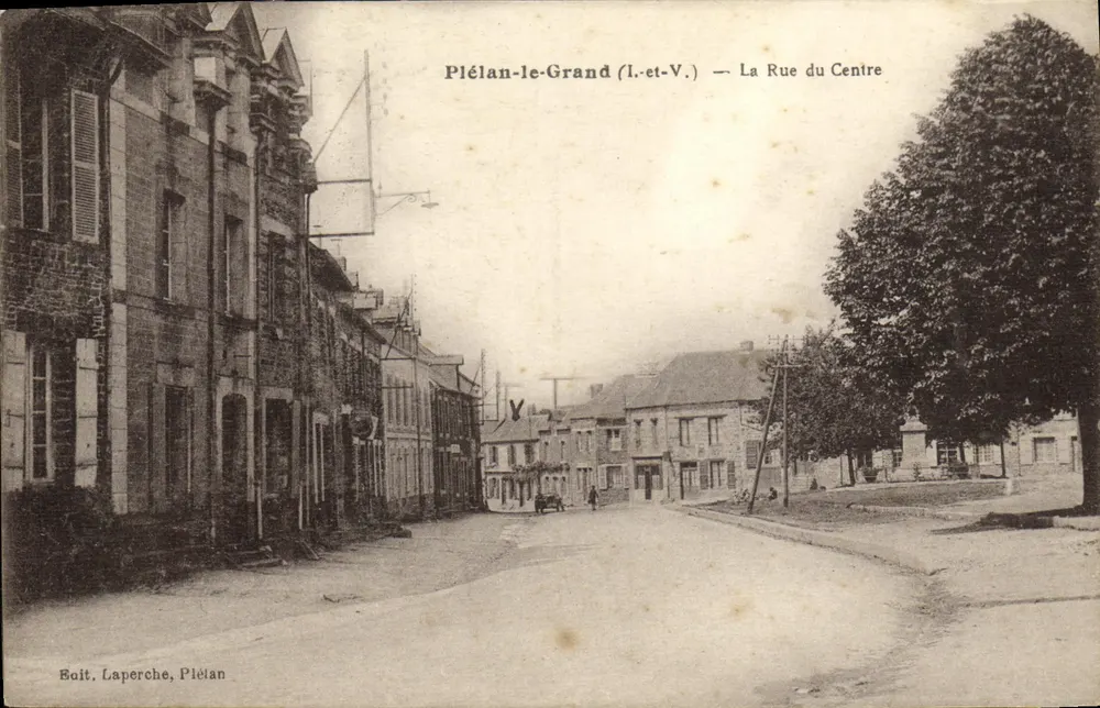 Plélan-le-Grand (L.-et-V.) — A Rua do Centro — Boit, Laperche, Plélan - Frente