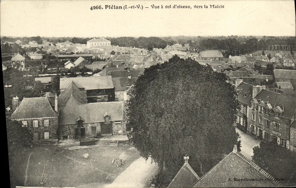 Piélan (I.-et-V.) — Luftbild in Richtung Rathaus — Verlag E. Mary-Roussellière - Vorderseite
