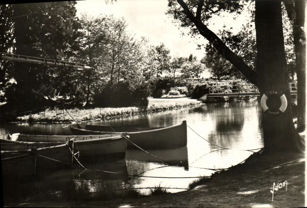 Kanal mit Booten — Maritime Ausbildungszentrum von Pont-Réan — J. Jon - Vorderseite
