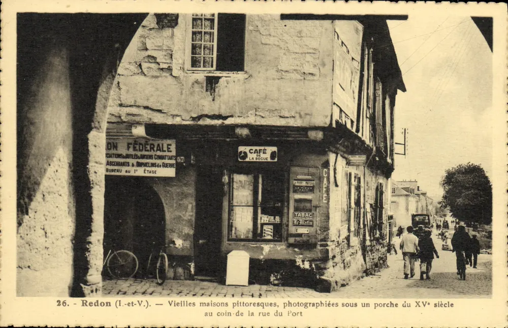 Redon (I.-et-V.) — Pittoreske alte Häuser, fotografiert unter einem Portal des 15. Jahrhunderts an der Ecke der Port Straße - Vorderseite