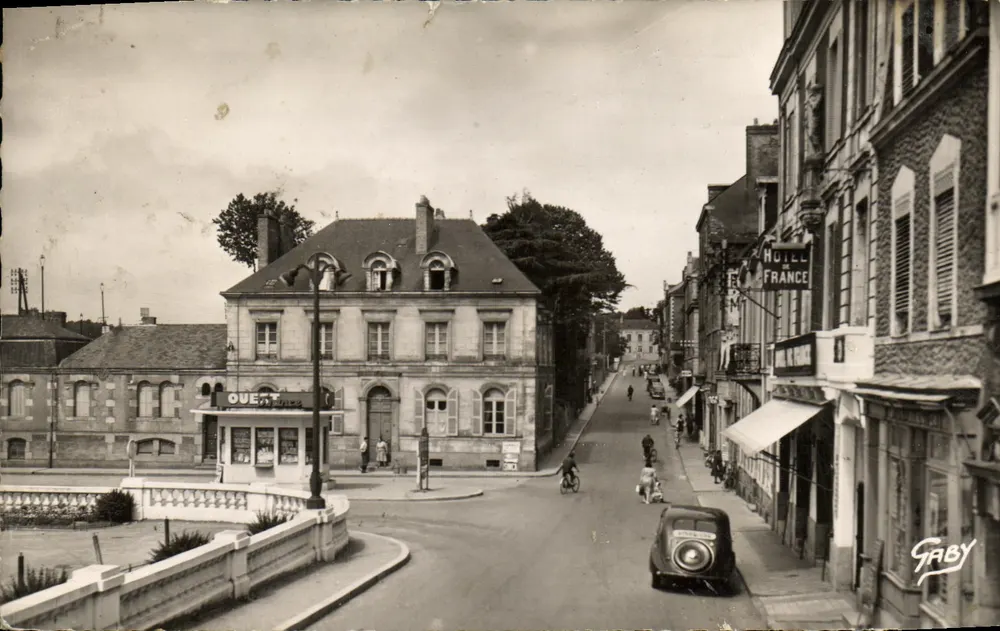 Place de la République und Station Avenue — Redon (Ille-et-Vilaine) — Editions GABY - Vorderseite