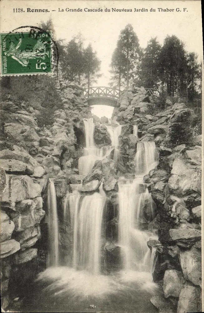 Rennes — Die Große Wasserfall des neuen Gartens von Thabor G.F. - Vorderseite