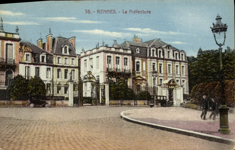 Rennes - A Prefeitura — cartão postal n°38 - Frente