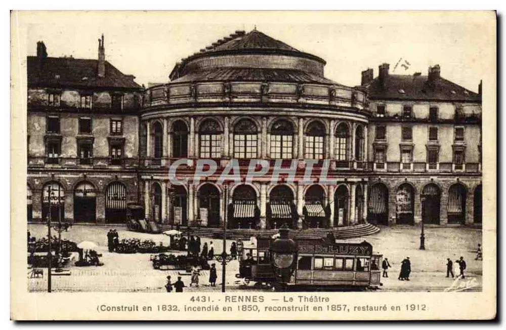 Rennes — Le Théâtre (édifice rond, arcades) - Frente