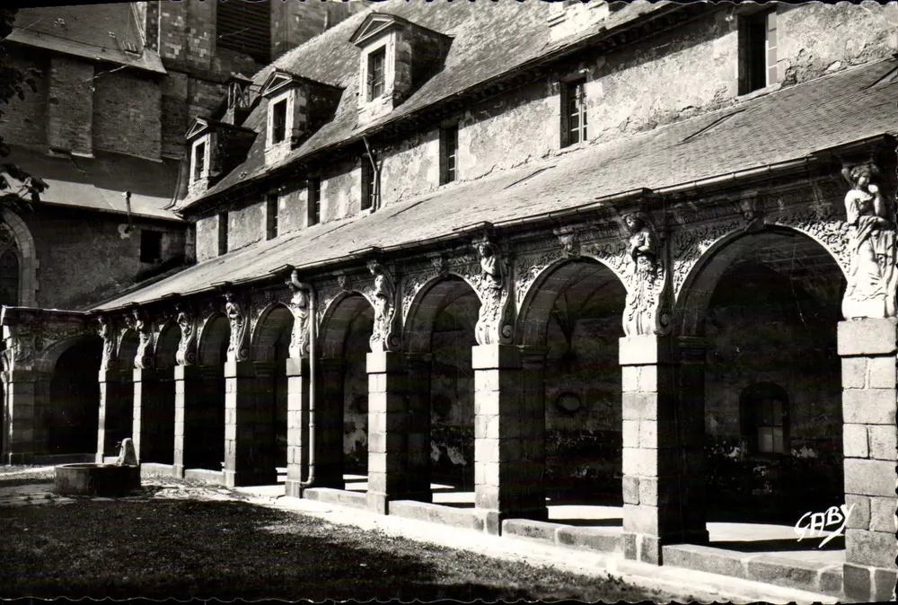 Cloître Saint-Mélaine — Rennes (Ille-et-Vilaine) — Éditions Gaby - Frente