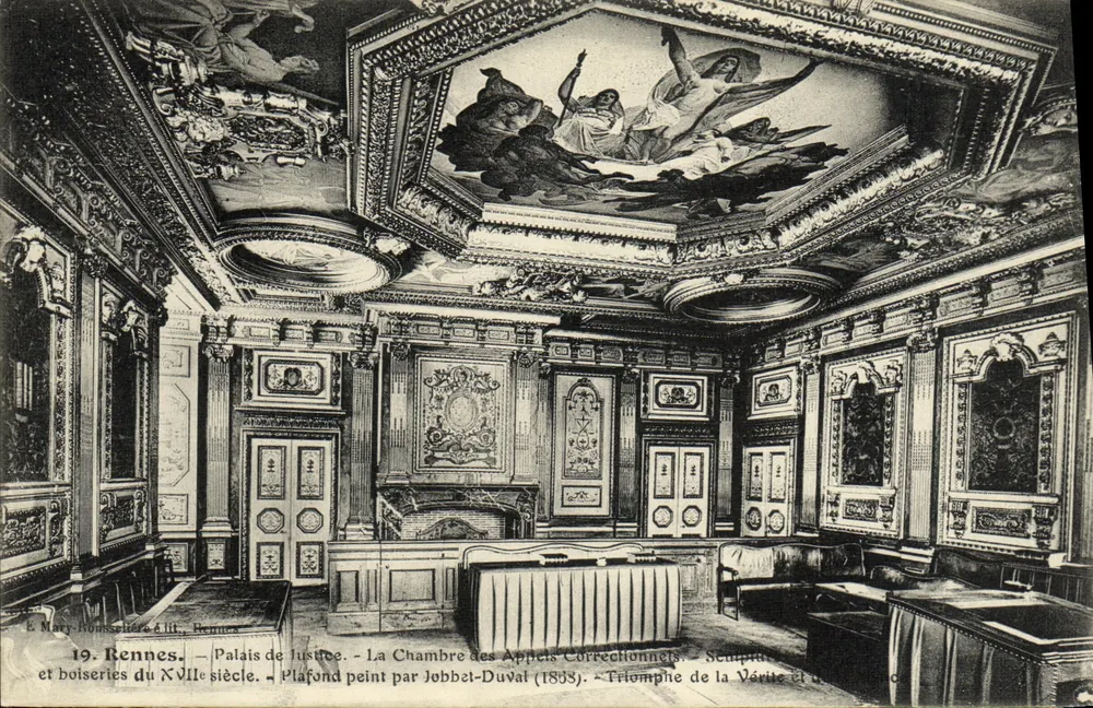 Rennes - Palast der Gerechtigkeit - Die Kammer der Berufungsgerichte - Decke gemalt von Jobbet-Duval (1883) - Holzarbeiten des 18. Jahrhunderts - Vorderseite