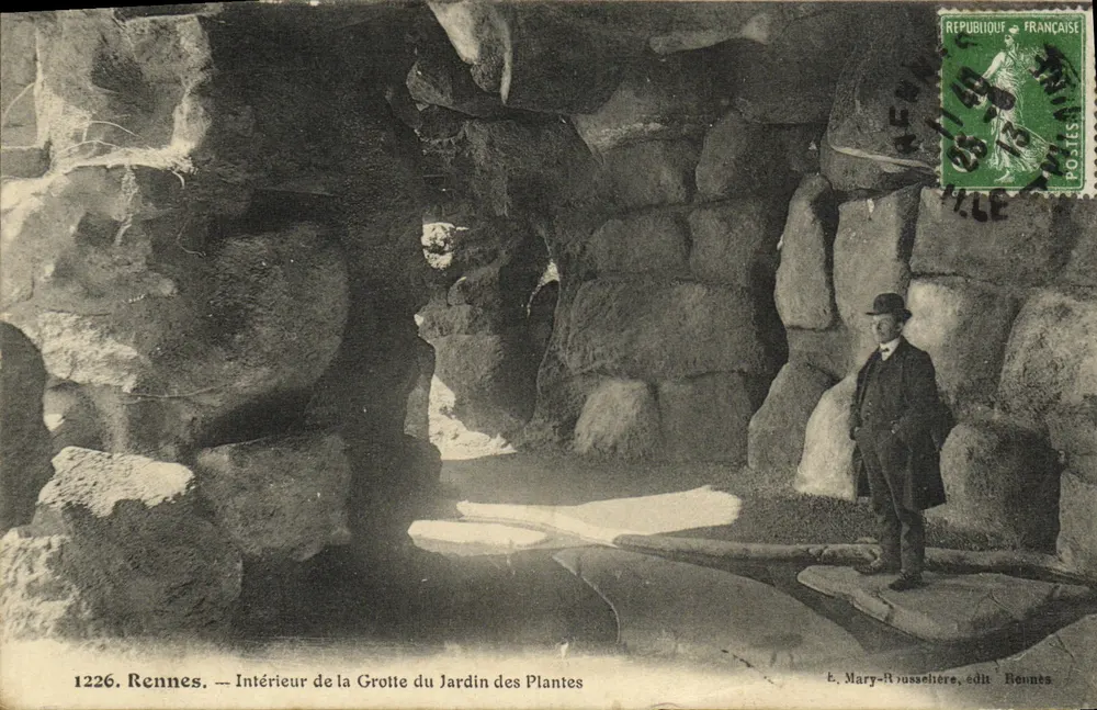 Rennes — Innenansicht der Grotte im Jardin des Plantes — E. Mary-Russelière, Verlag Rennes - Vorderseite