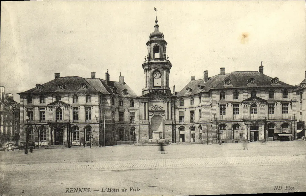 Rennes — O Hotel de Ville — ND Photo - Frente