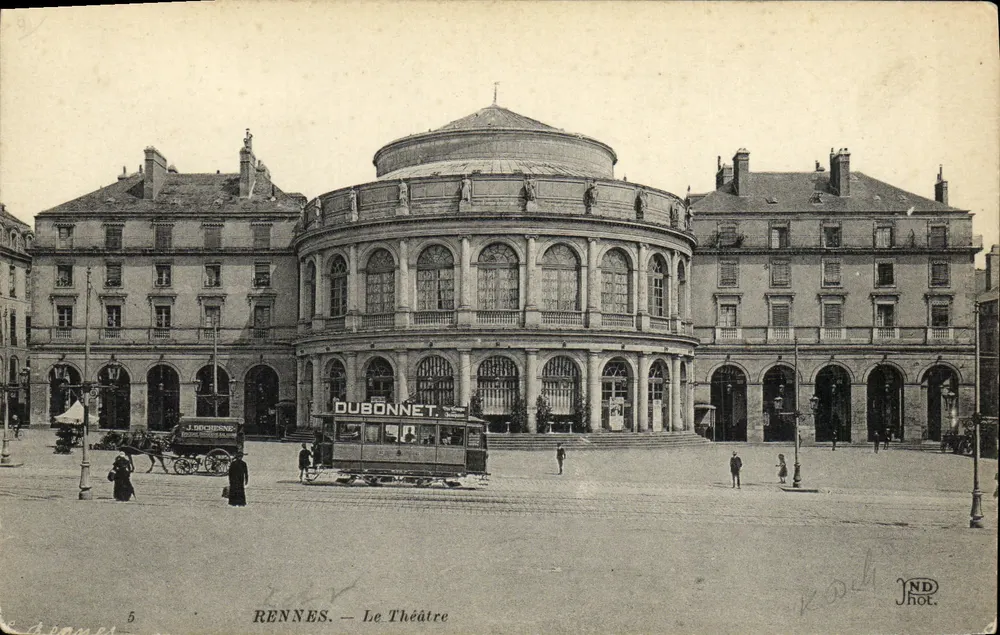 Rennes — O Teatro — ND Phot. - Frente