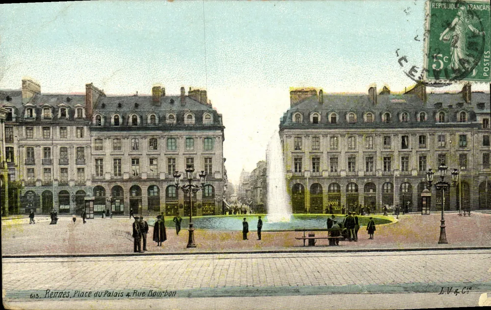 Rennes, Place du Palais & Rue Bourbon — vista da fonte — editor L.V. & Cie, n° 613 - Frente